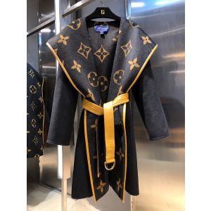 🧥 Louis Vuitton 🧥 Hooded cape coat / kapüşonlu pelerin Standard size /  Standart beden #dafficuz #daffic_uzb #andijon #samarkand…