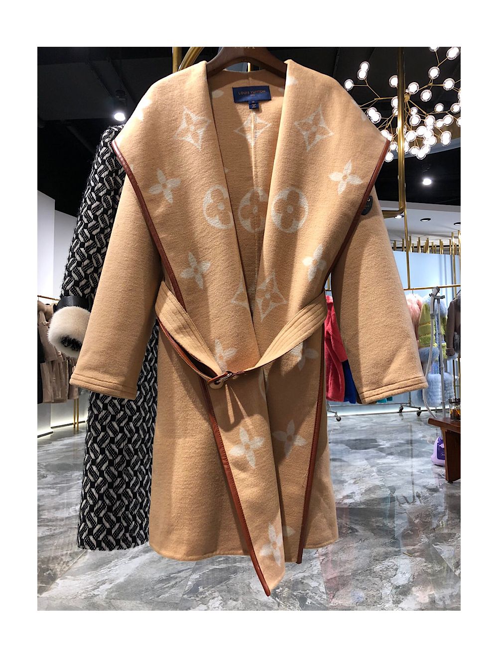 Louis Vuitton Reversible Damier Azur Hooded Wrap Coat ECRU. Size 42